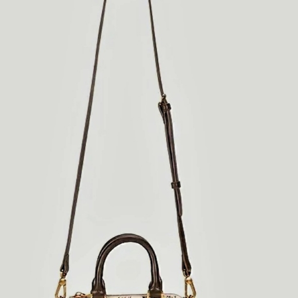 Winnie the pooh mini cross body bag - Picture 6 of 7